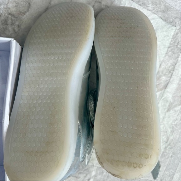 Gary M Metallic Sneakers - Picture 4 of 7